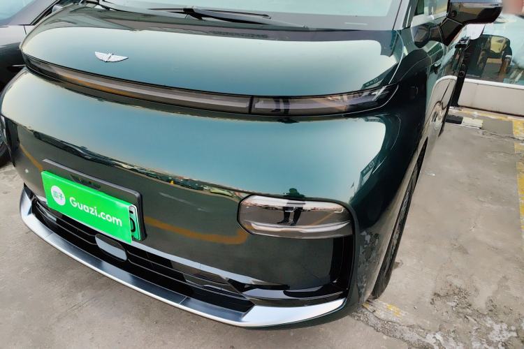 Used Geely Galaxy LEVC L380 2024 140-Degree 6-Seater All-Wheel-Drive Ultra