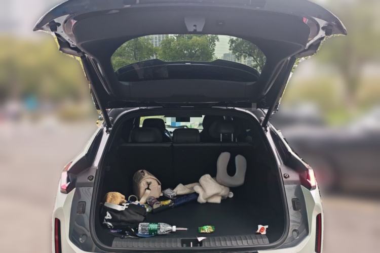 Used Lynk & Co 08 EM-P 2025 120km Long-Range Pro