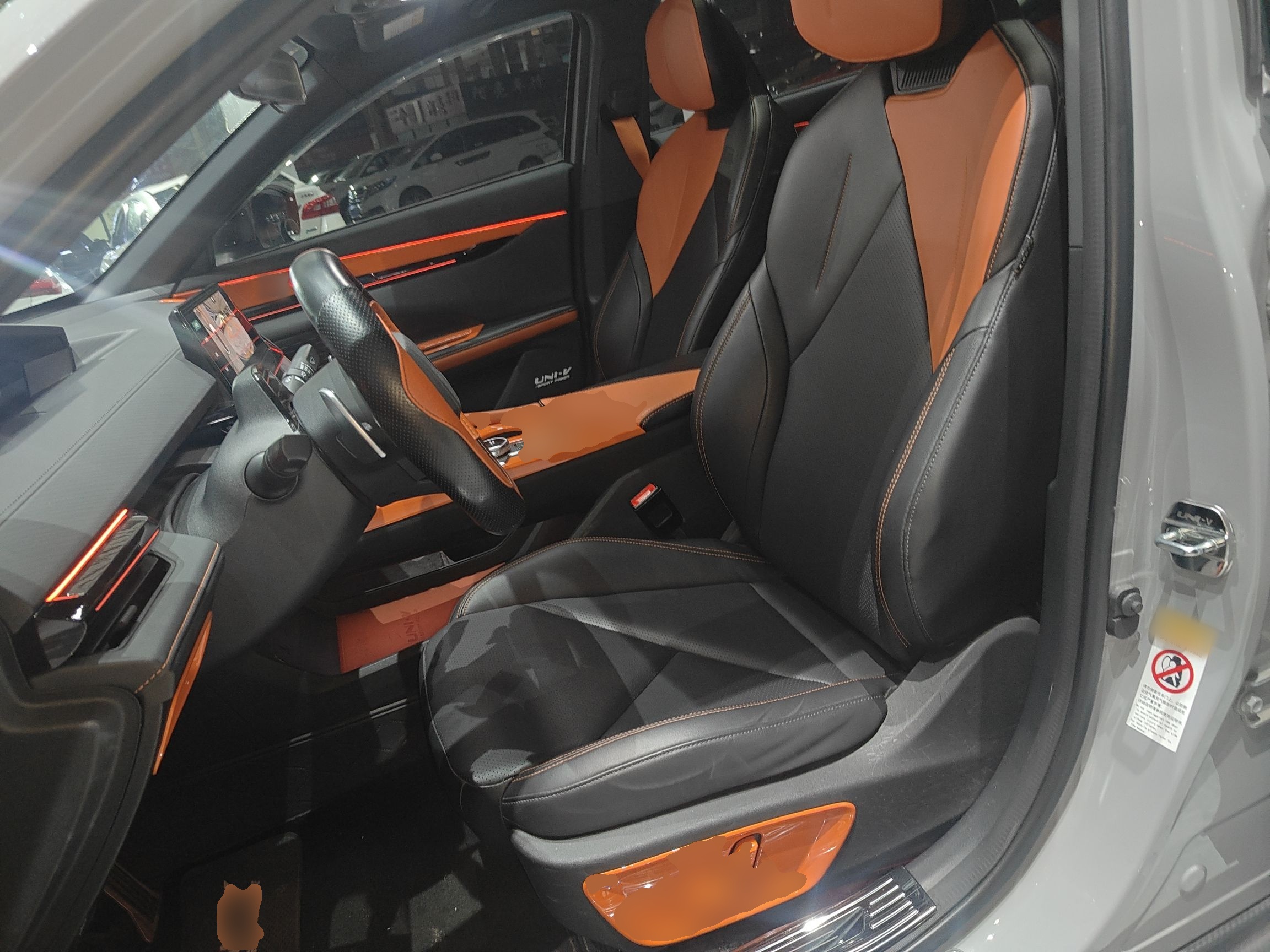 المقاعد الأمامية داخل السيارة