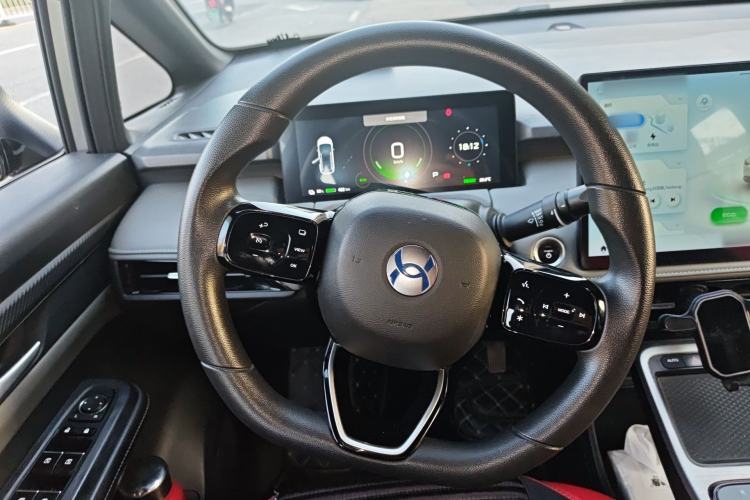 Used Hycan Z03 2022 510 km Range Trend Edition 135 kW 64.23 kWh Steering Wheel