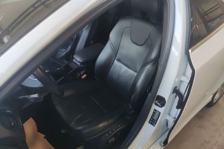 Used Volvo V40 2016 T4 Smart Luxury Edition
