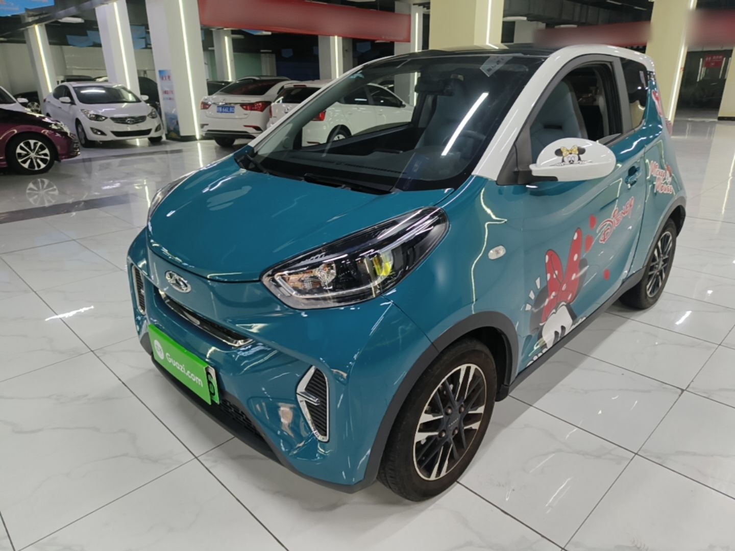 Unter der Vorderseite des Autos