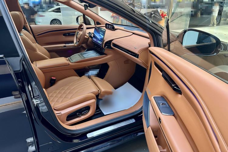 Used Hyptec HT 2025 825 Max Interior 6