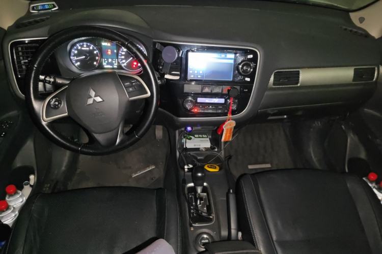 Used Mitsubishi Outlander 2013 2.4L Four-Wheel Drive Luxury Navigation Version 7 Seats