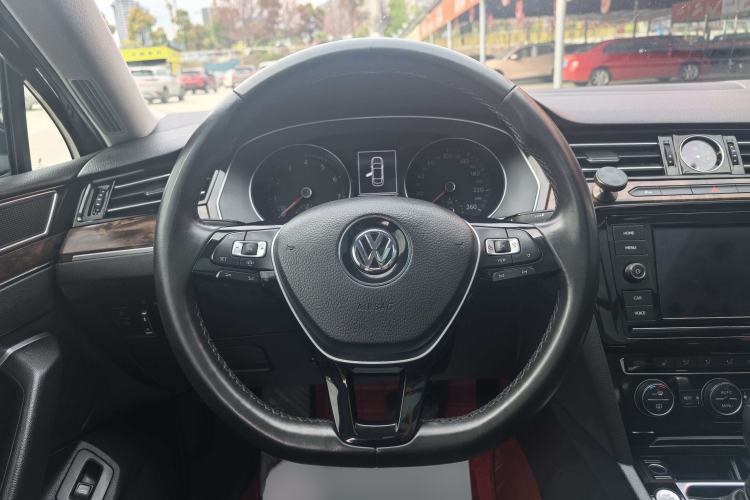 Used Volkswagen Magotan 2019 330TSI DSG Luxury Model China V Standard Steering Wheel