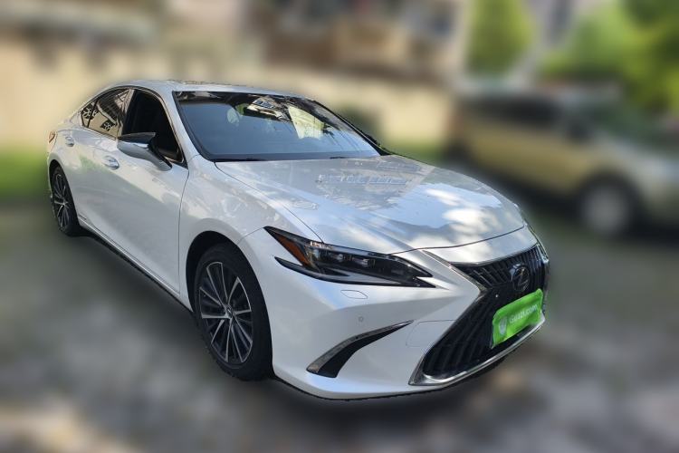 Used Lexus ES 2021 300h Deluxe Edition
