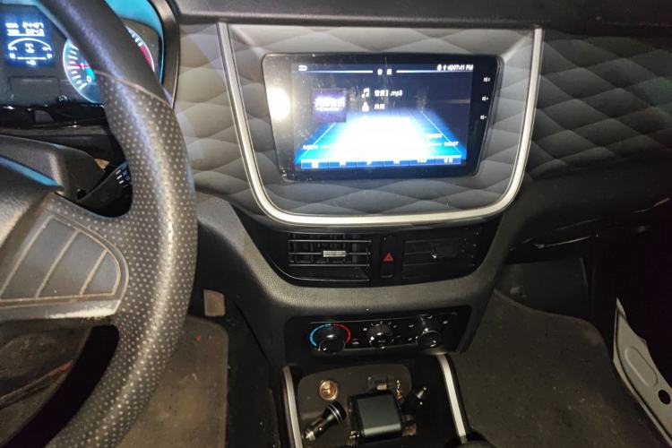 Used Jinbei Gold Hiace M Classic 2022 Panda Edition 1.5L Travel Lion Passenger Van 5 Seats