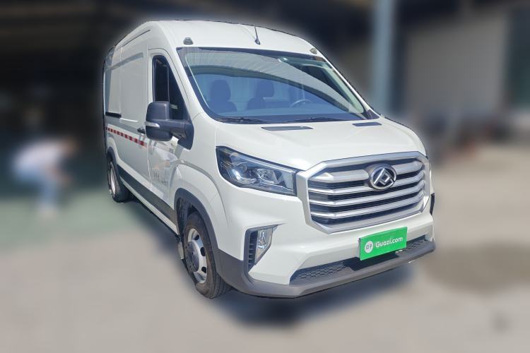 Used SAIC MAXUS Xintu V90 2024 Zhiyun 2.0T Manual Rear-Drive Extended-Wheelbase High-Roof Model with Dual Rear Tires and 3 Seats
