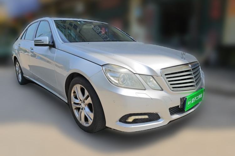 Used Mercedes-Benz E-Class 2010 E 260 CGI Fashion Model Front Right 45 Deg