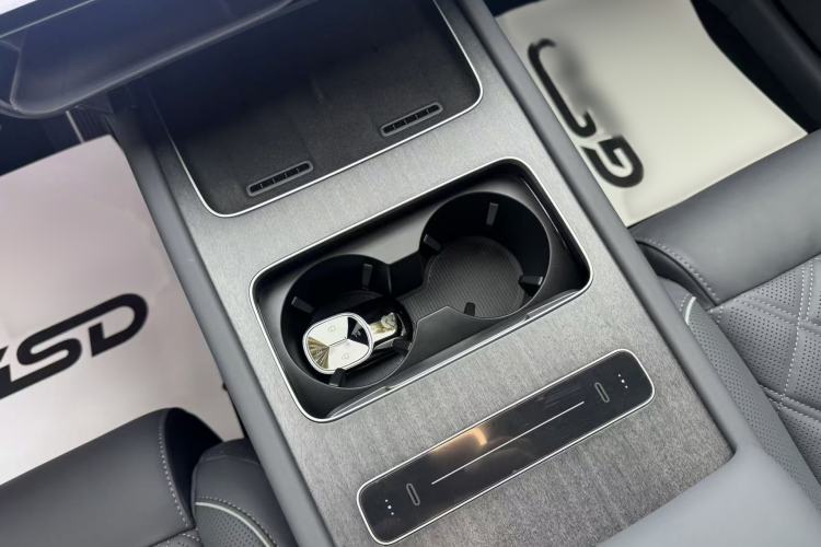 Used Nio ES8 2026 Model 6-seat Executive Signature Edition Interior 10