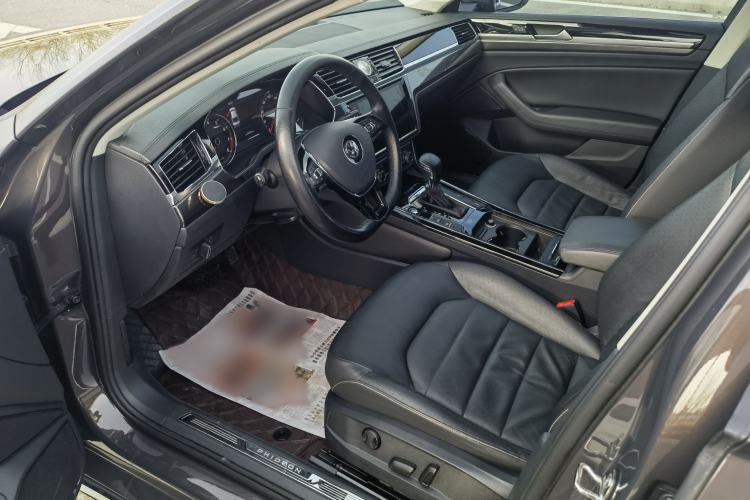 Used Volkswagen Phideon 2018 Revised Version 380TSI Two-Wheel Drive Business Edition Left Front Seat