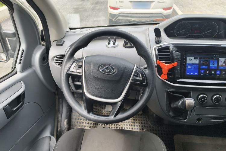 Used SAIC MAXUS Xintu V80 2019 2.5T Classic Edition 6-Speed Manual – Aoyuntong Modified Version Short Wheelbase Mid-Height Roof 5/6 Seats Steering Wheel