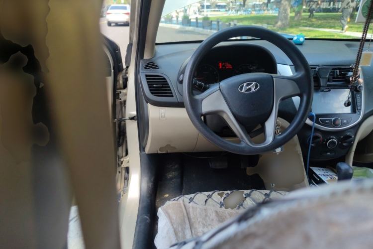 Used Hyundai Verna (older generation) 2014 1.4L Automatic Smart GLS Steering Wheel