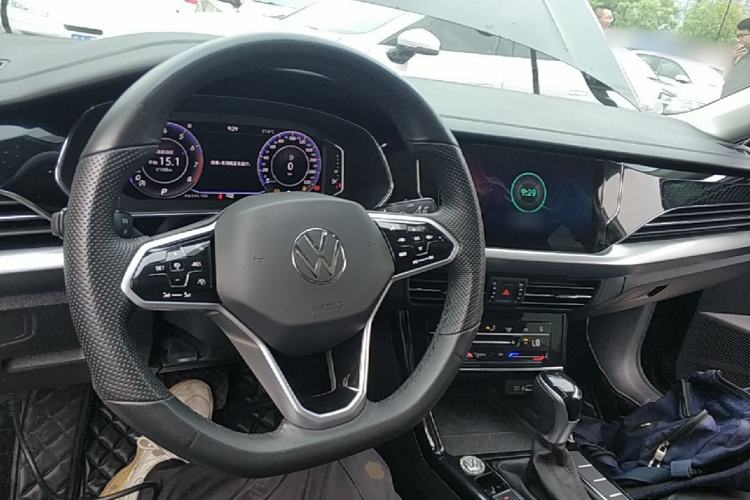 Used Volkswagen Passat 2023 Facelift 330TSI Luxury Edition Center Console