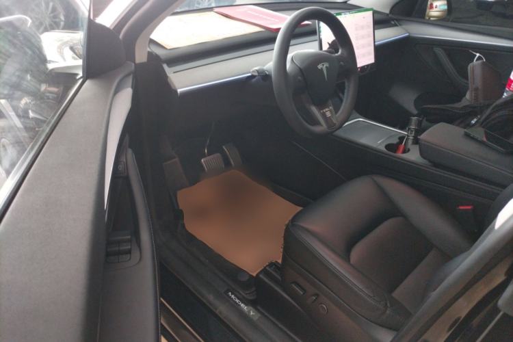 Used Tesla Model Y 2023 Rear-Wheel-Drive Version
