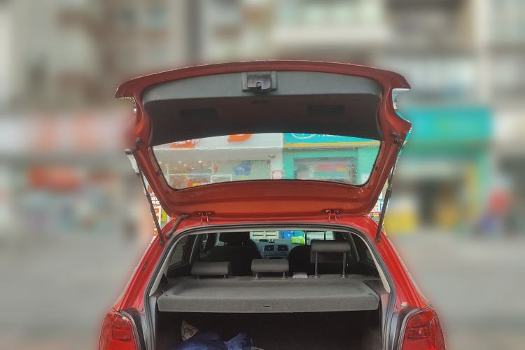 Used Volkswagen Polo 2016 1.4L Manual Fashion Model Trunk