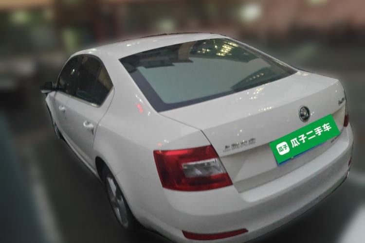 Used Skoda Octavia 2015 1.6L Manual Yijie Edition Rear Left 45 Deg