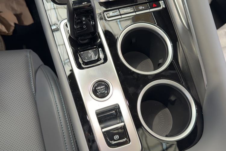 Used Geely Auto Emgrand X7 Sport 2026 Model 1.5TD Aspirational Gear Lever