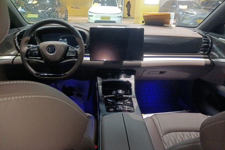 Used BYD Han 2023 EV Champion Edition 605KM Front-Drive Premium Model Center Console