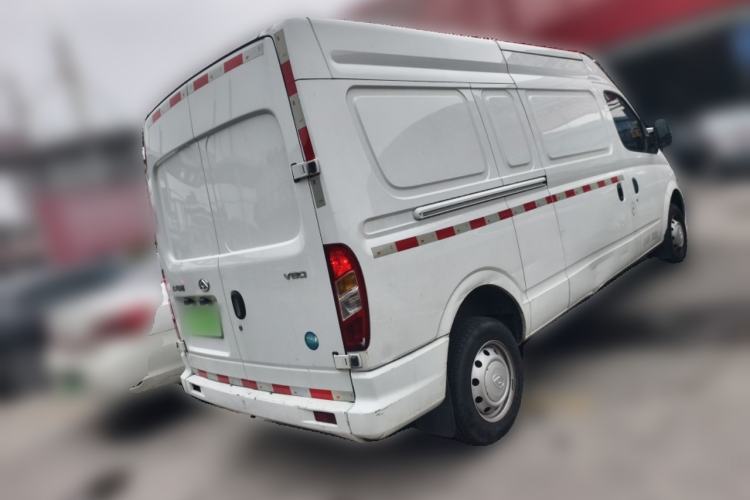 Used SAIC MAXUS Xintu V80 2023 2.0T Manual Classic City Delivery King Long Wheelbase Mid-Roof 3-Seater
