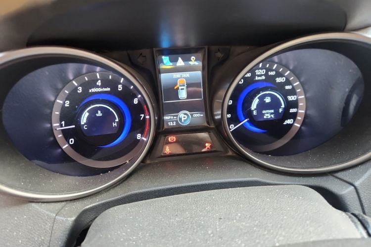 Used CHANGAN CS75 2016 1.8T Automatic Elite Model China V Standard
