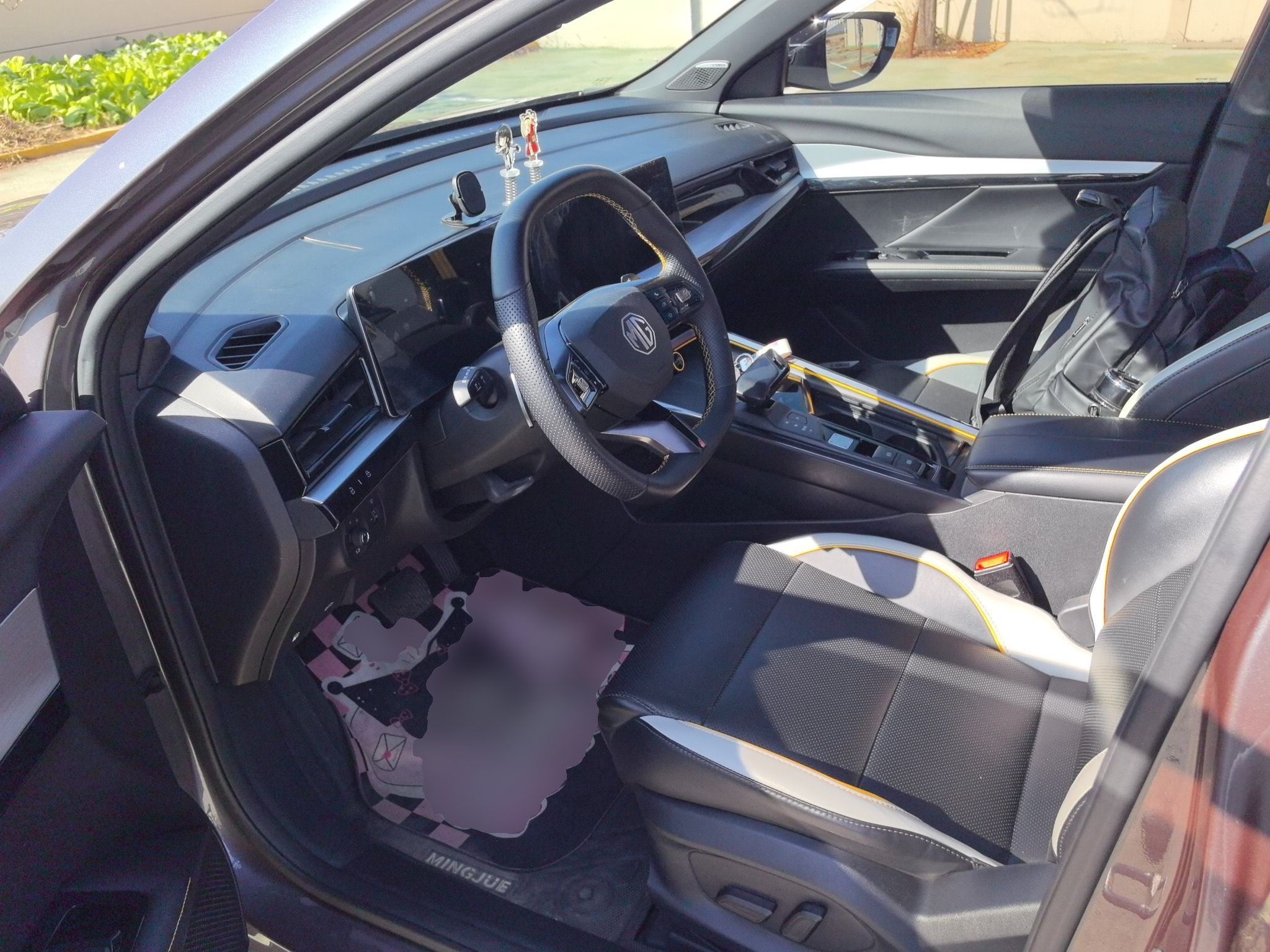 المقاعد الأمامية داخل السيارة