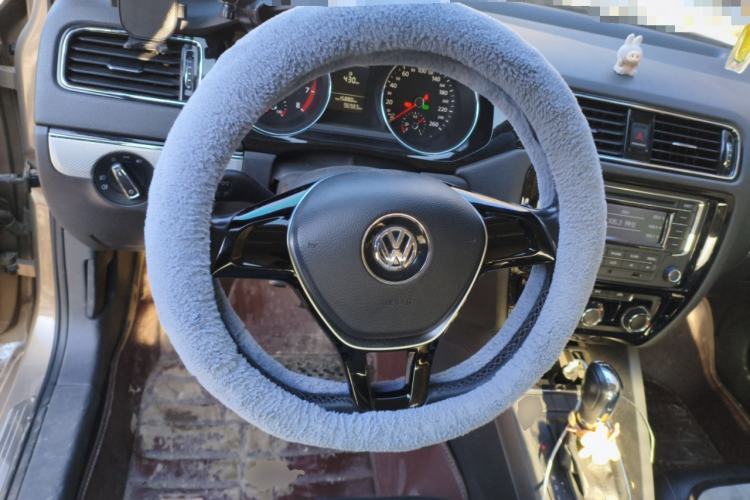 Used Volkswagen Sagitar 2015 230TSI Automatic Comfort Version Steering Wheel