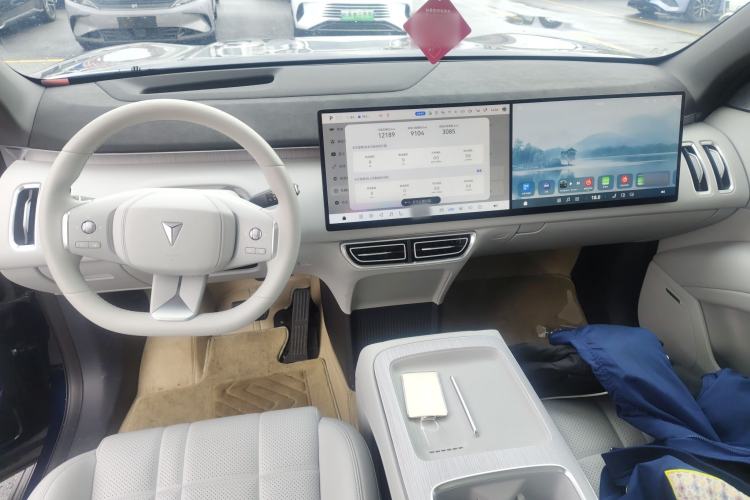 Used Deepal S09 2025 Rear-Drive Ultra+ Center Console