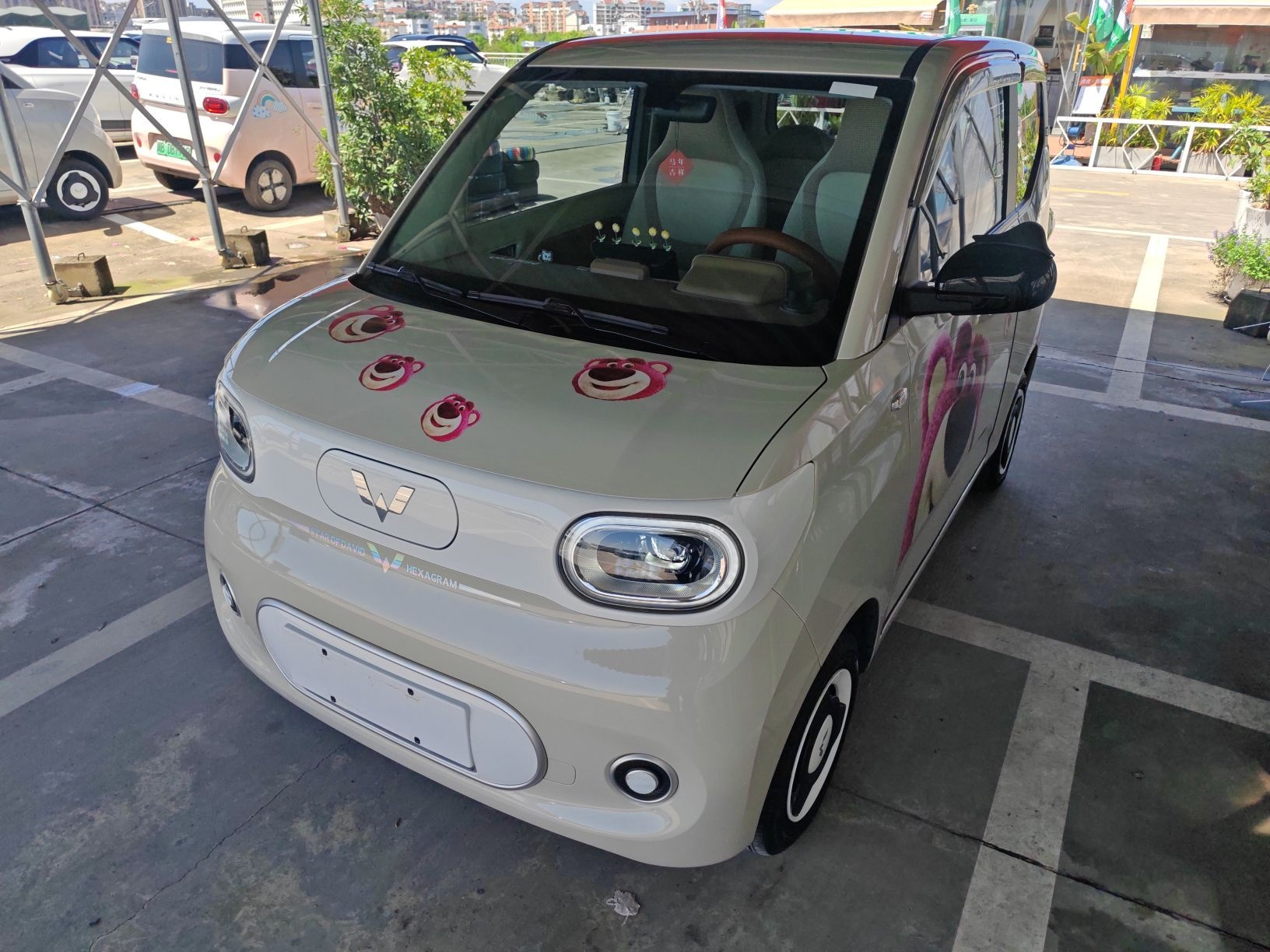 Под передней частью автомобиля