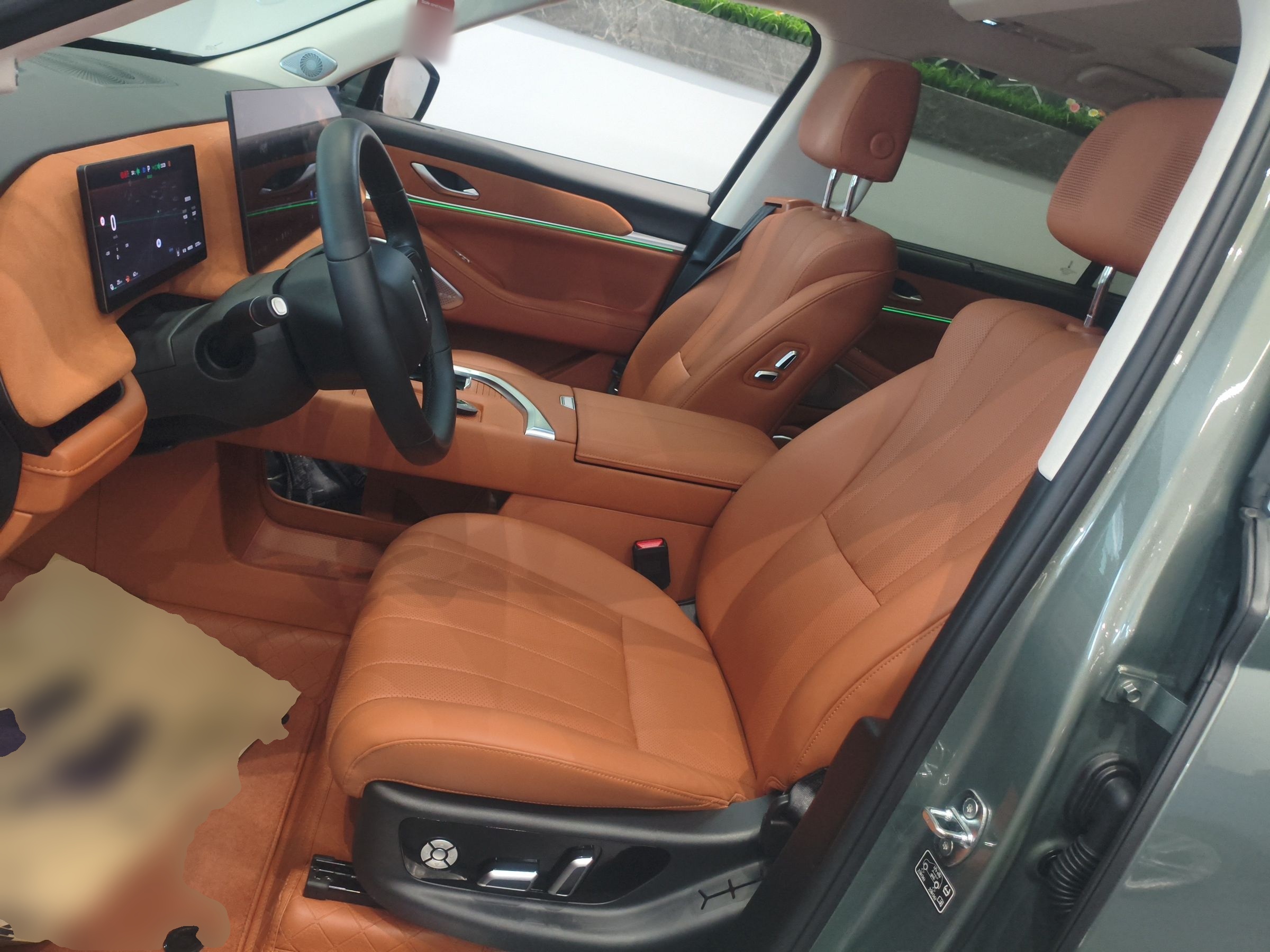 Переднее сиденье в автомобиле