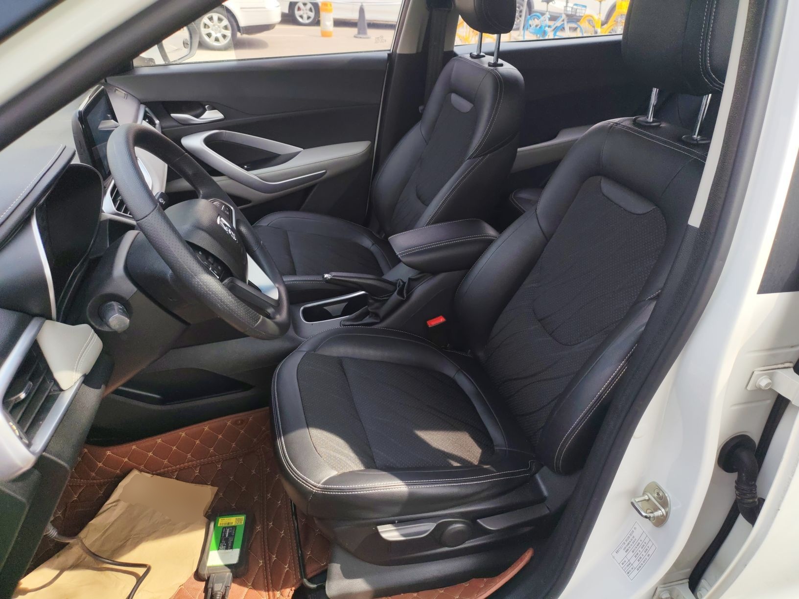 Переднее сиденье в автомобиле