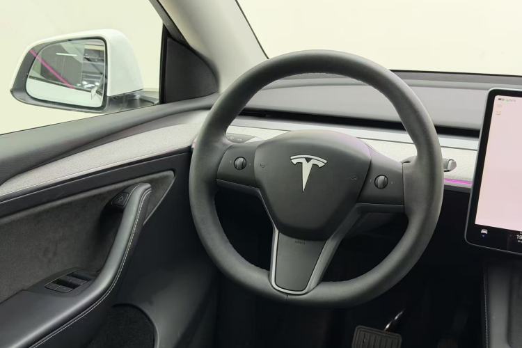 Used Tesla Model Y 2023 Long-Range All-Wheel-Drive Version
