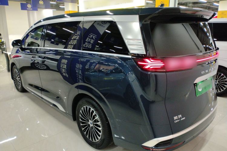 Used Denza D9 2022 DM-i 970 Four-Wheel Drive Flagship Model
