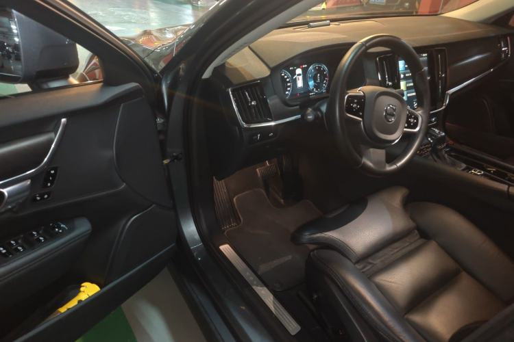 Used Volvo V90 2017 Cross Country T5 AWD Smart Range Edition