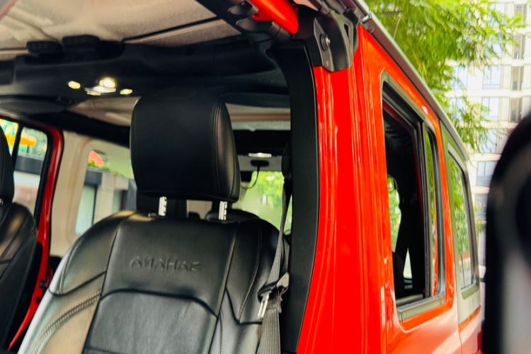 Used Jeep Wrangler 2019 2.0T Sahara Four-Door Version China VI Emission Standard
