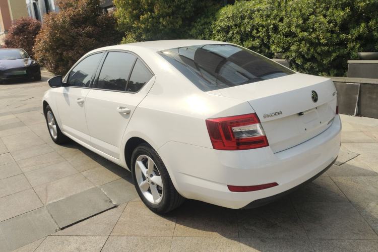 Used Skoda Octavia 2017 1.6L Automatic Front-Wheel Drive Model