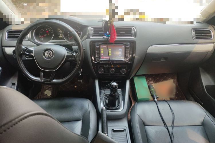 Used Volkswagen Sagitar 2015 1.6L Manual Comfort Model