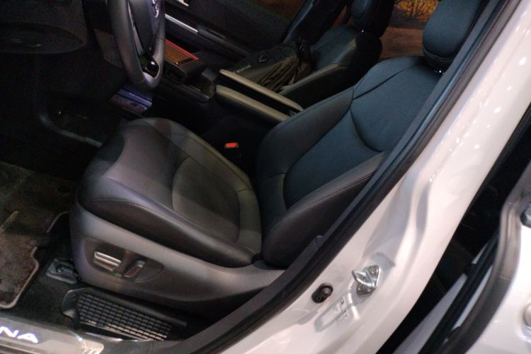 Used Toyota SIENNA 2023 2.5L Hybrid Deluxe Edition