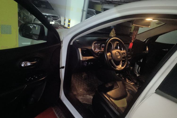 Used Jeep Cherokee 2014 2.4L Luxury Edition