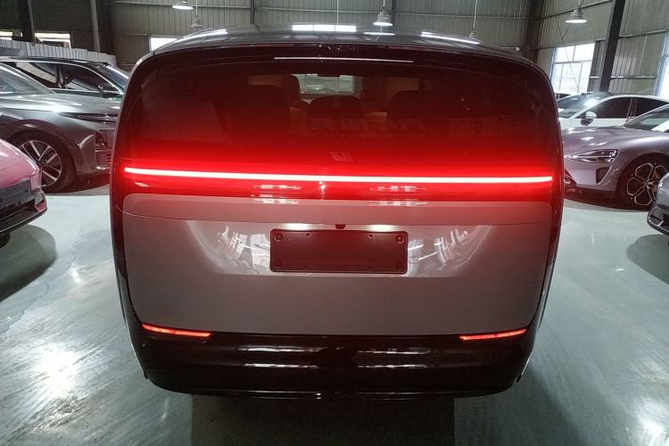 Used Li Auto MEGA 2024 Ultra Model
