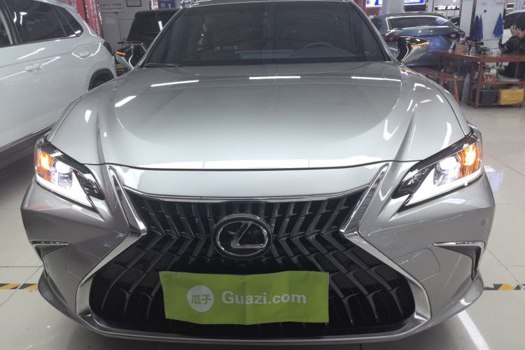 Used Lexus ES 2023 200 Excellence Edition
