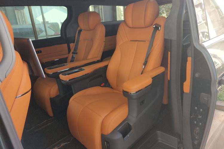 Used Geely Galaxy LEVC L380 2024 140-Degree 6-Seater All-Wheel-Drive Ultra Left Rear Seat