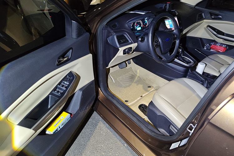 Used Ford Escort 2015 1.5L Automatic Fashion Model