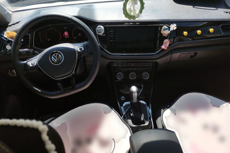 Used Volkswagen T-ROC 2021 280TSI DSG Two-Wheel Drive Comfort Connect Edition Center Console