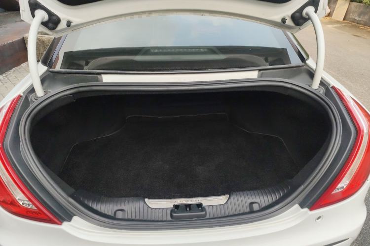 Used Jaguar XJ 2014 XJL 2.0T Two-Wheel-Drive Elegant Business Edition Trunk