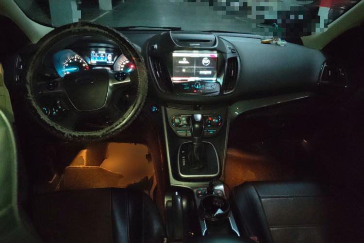 Used Ford Kuga 2015 1.5L GTDi Four-Wheel-Drive Elite Model Center Console