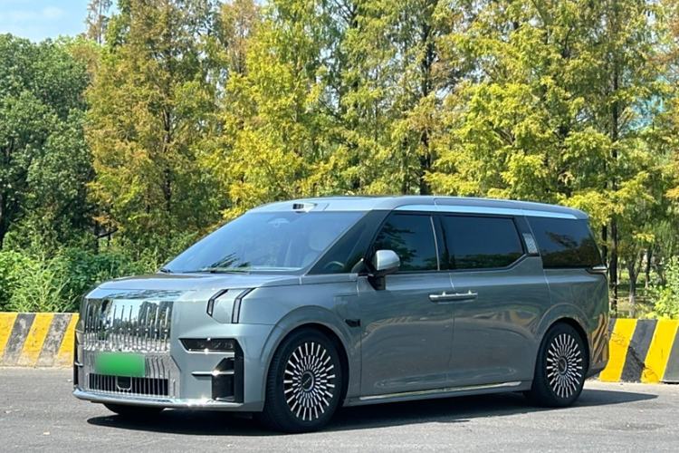 Used Zeekr 009 2024 7-Seater Walk-Through Version Four-Wheel Drive 108 kWh