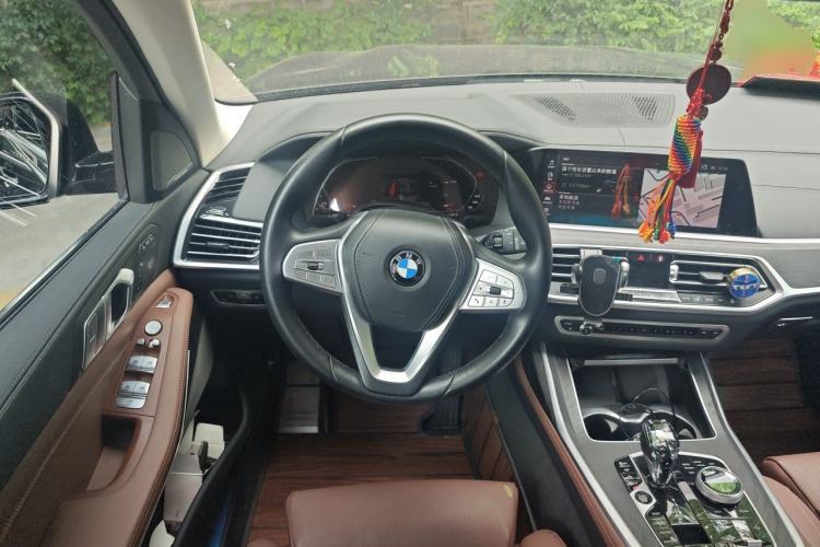 Used BMW X7 2022 xDrive40i Luxury Package with Leading Features
