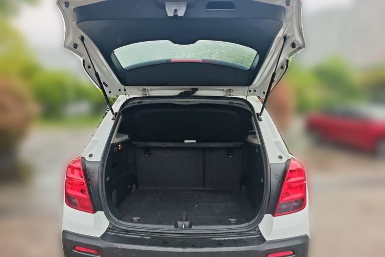 Used Chevrolet Trax 2016 1.4T Automatic Two-Wheel Drive Luxury Version Trunk