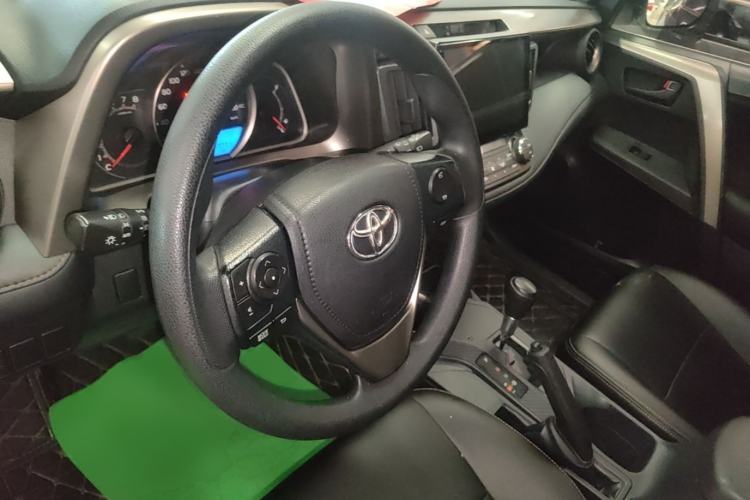Used Toyota RAV4 2015 2.0L CVT Two-Wheel Drive Fashion Edition